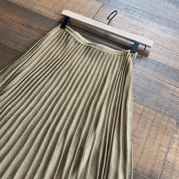 VINCE Pleated Metallic Crochet-Knit Midi Skirt Bronze - Picture 6 of 11